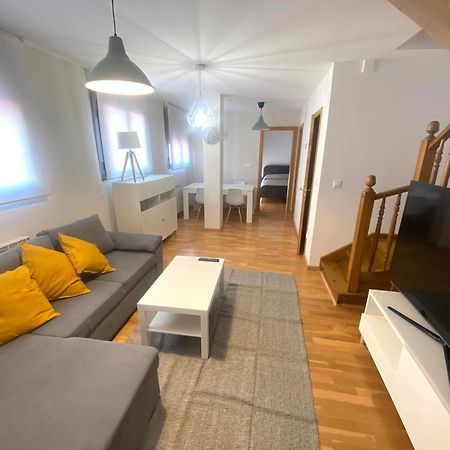Apartamento Centrico Con Garaje Jaca Bagian luar foto