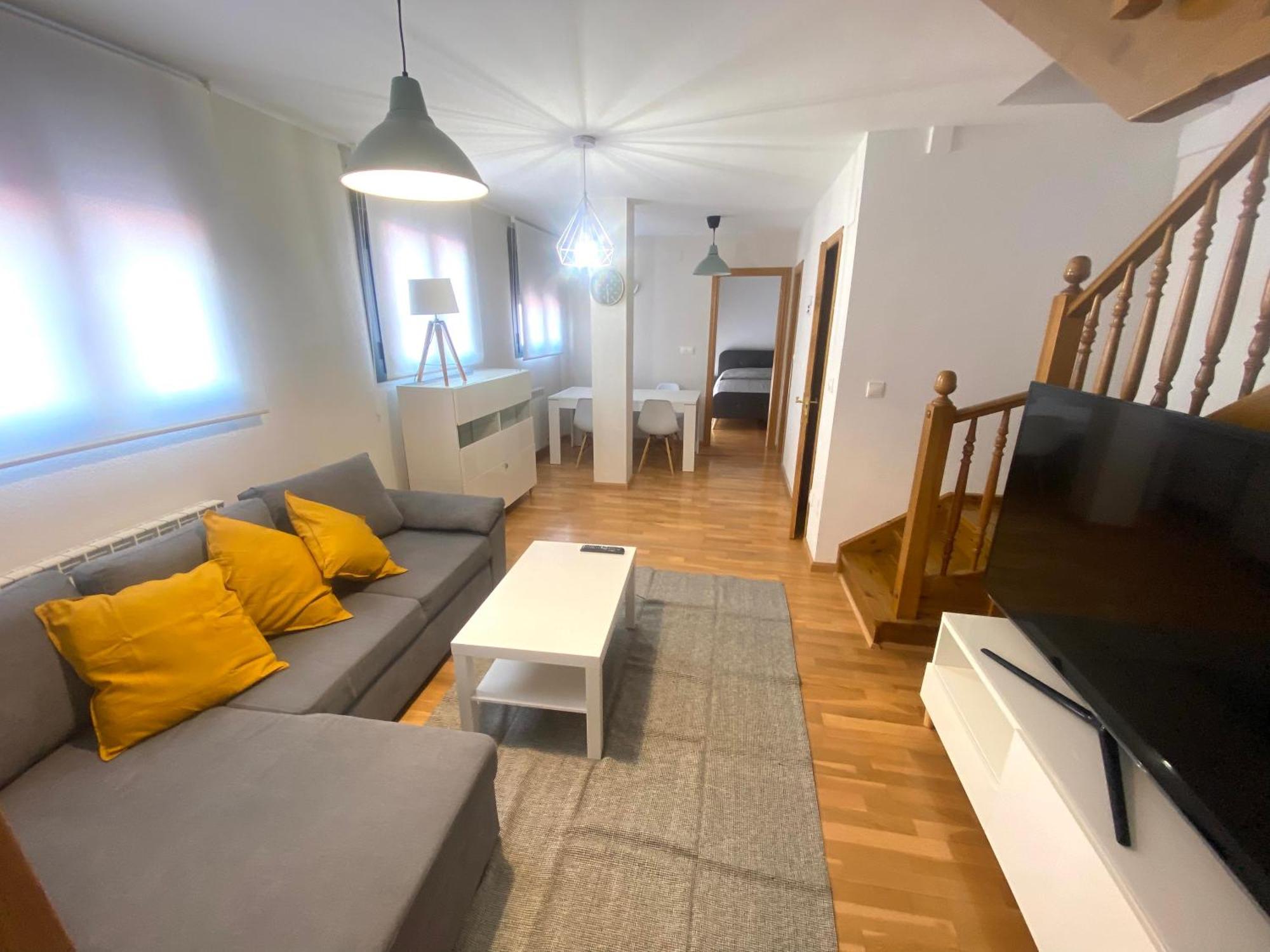 Apartamento Centrico Con Garaje Jaca Bagian luar foto
