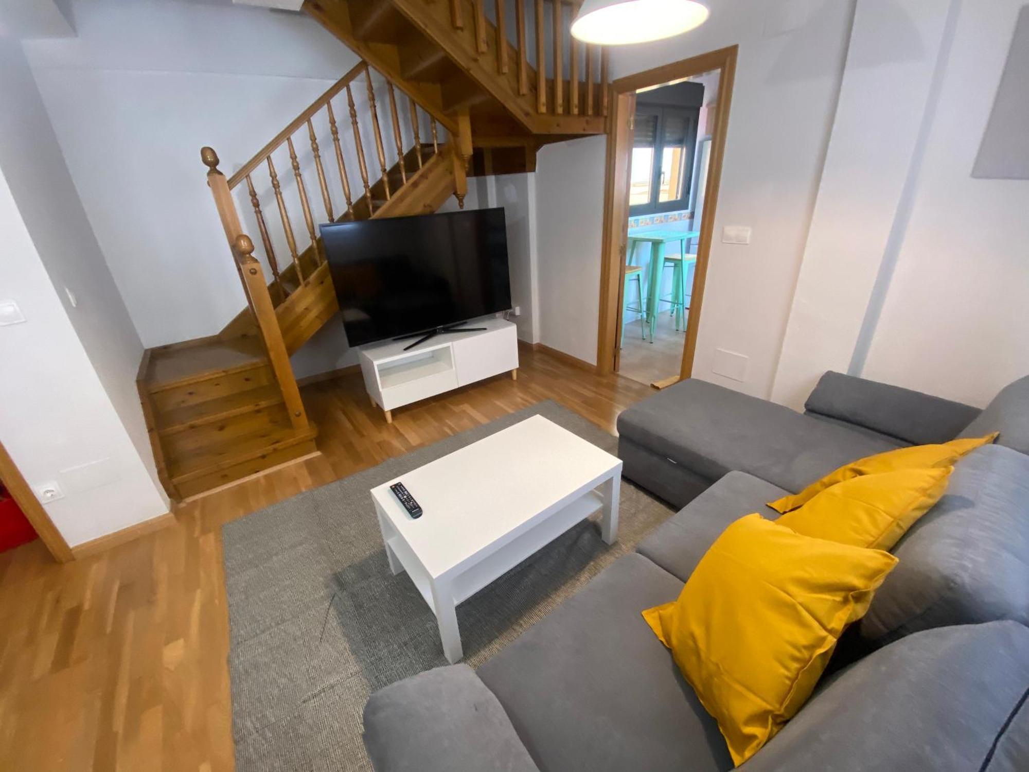 Apartamento Centrico Con Garaje Jaca Bagian luar foto