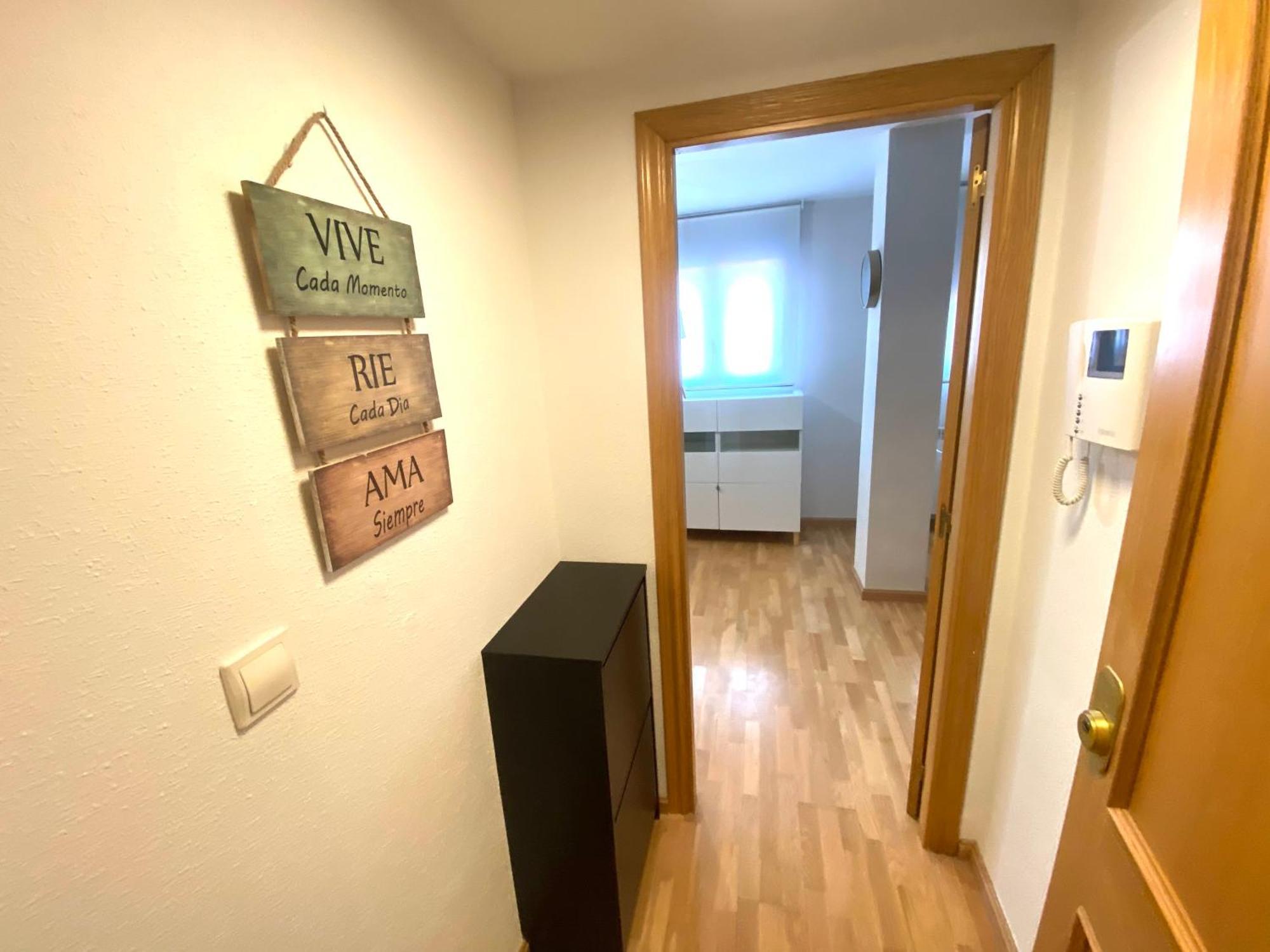 Apartamento Centrico Con Garaje Jaca Bagian luar foto